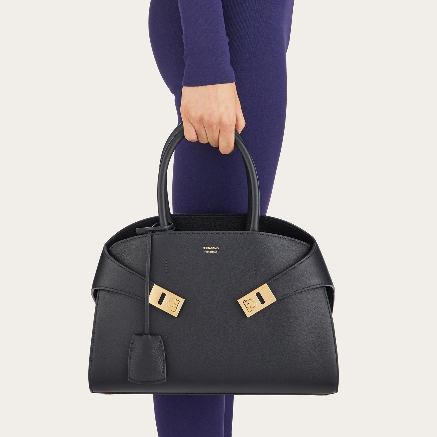Hug handbag (S) - NERO