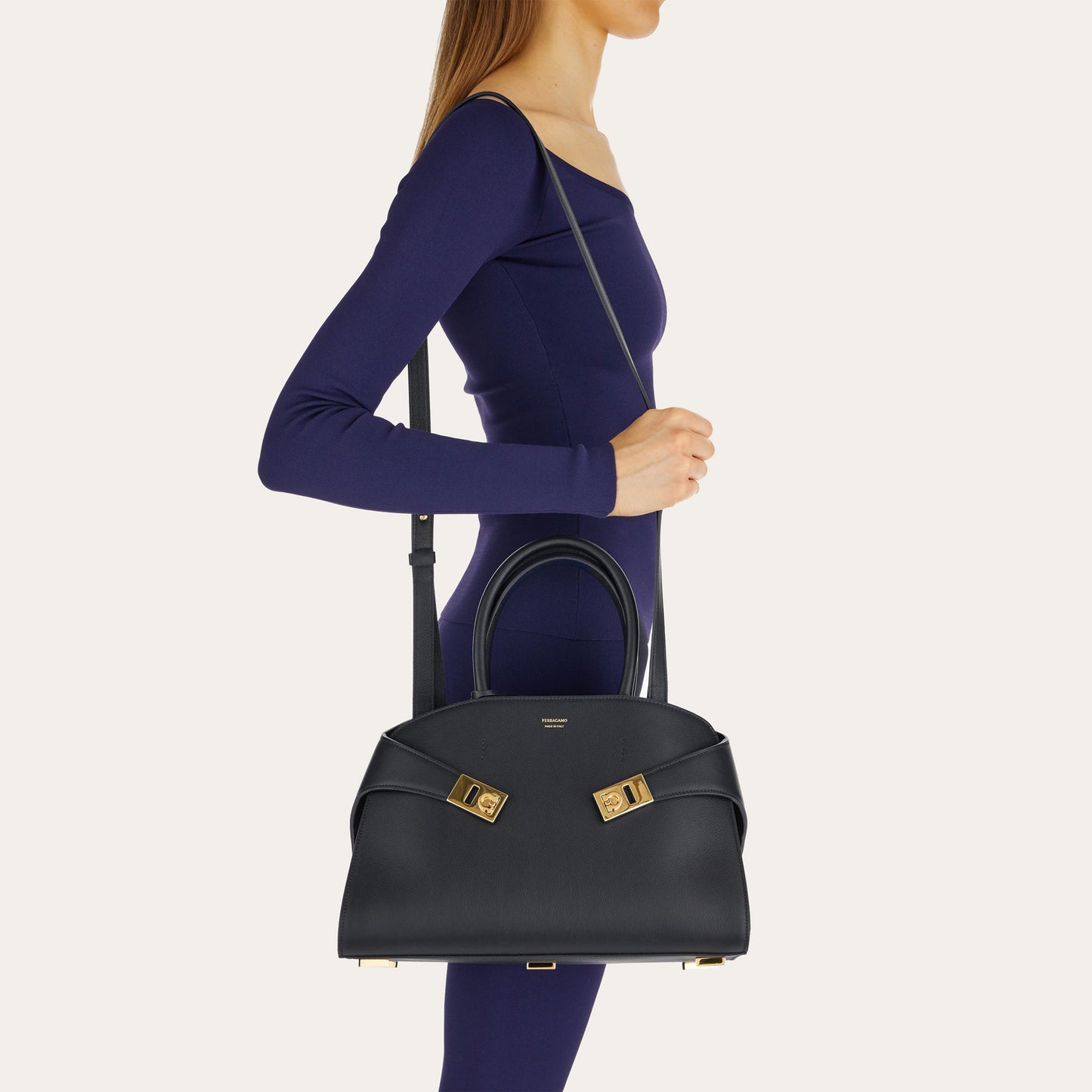 Hug handbag (S) - NERO