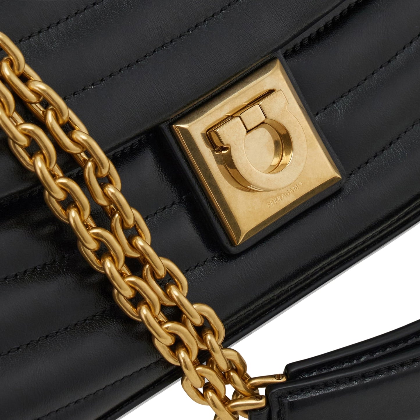 Quilted shoulder bag (M) - Black