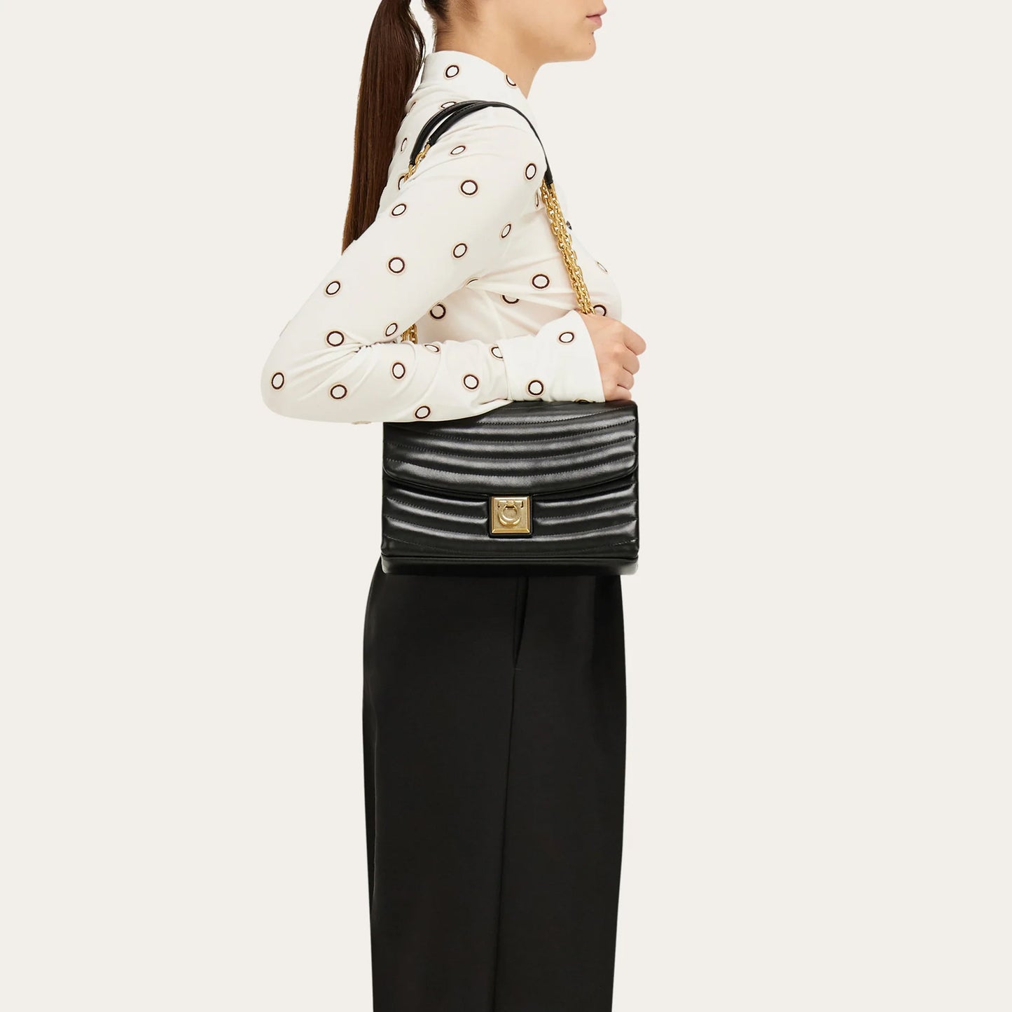 Quilted shoulder bag (M) - Black