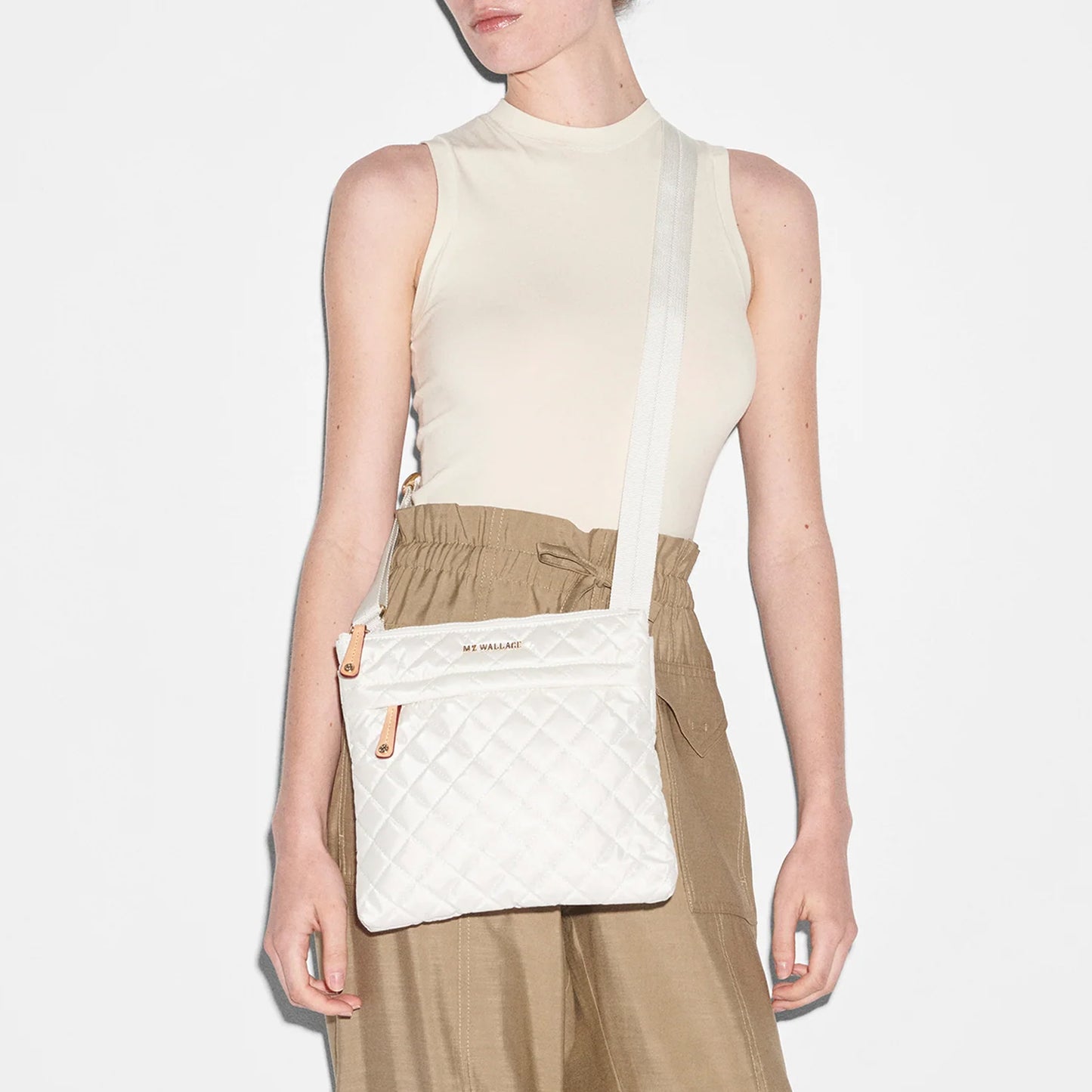 METRO FLAT CROSSBODY - Pearl Metallic