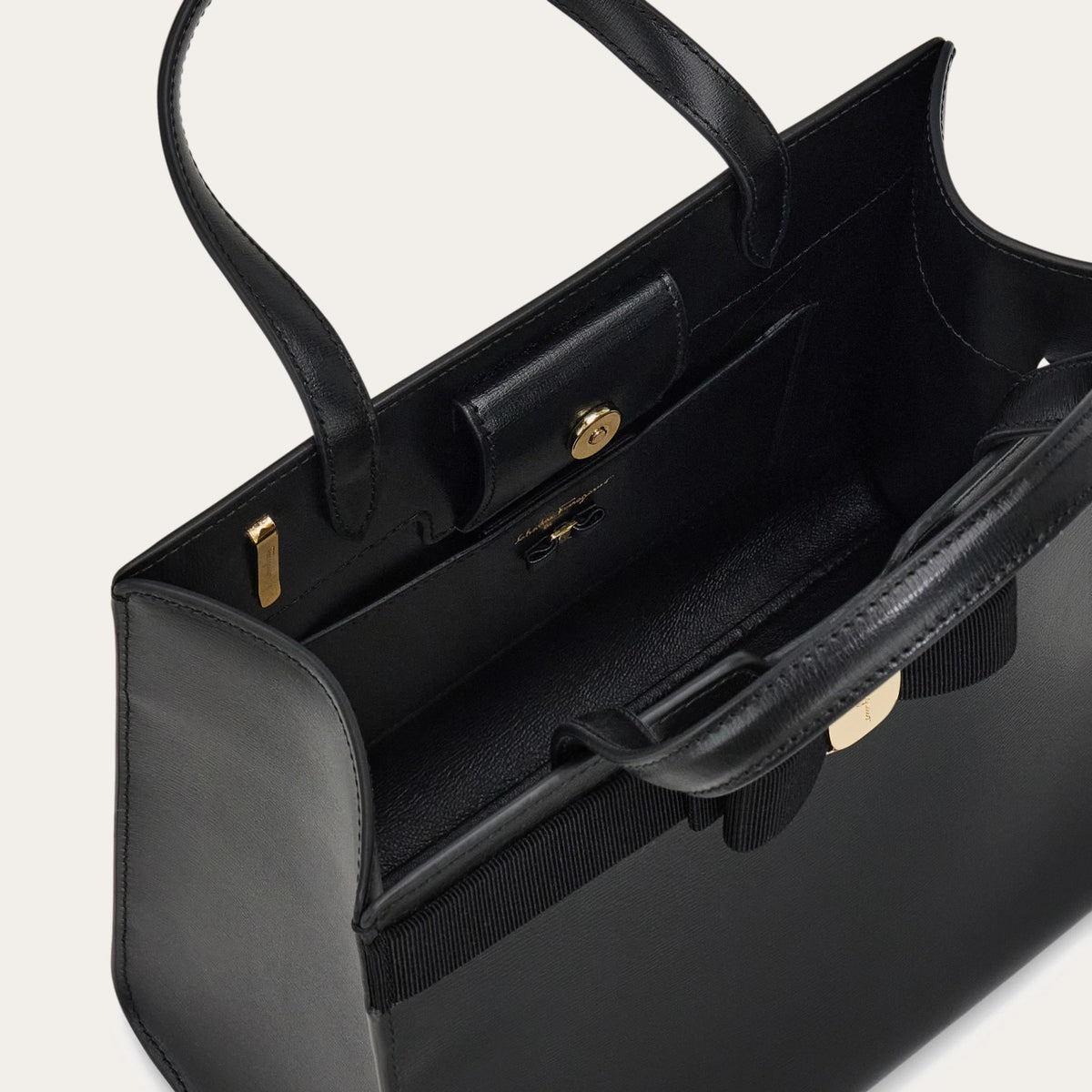 Vara Bow top handle