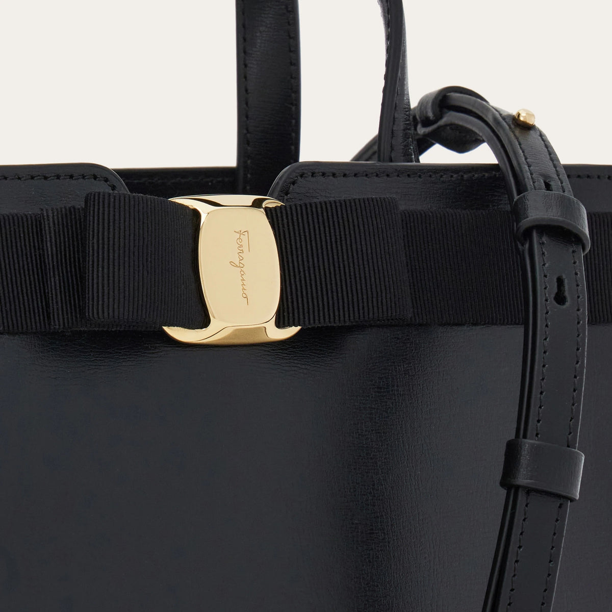 Vara Bow top handle