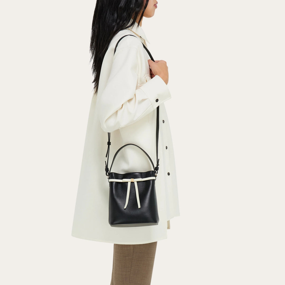 Mini Bow bucket bag